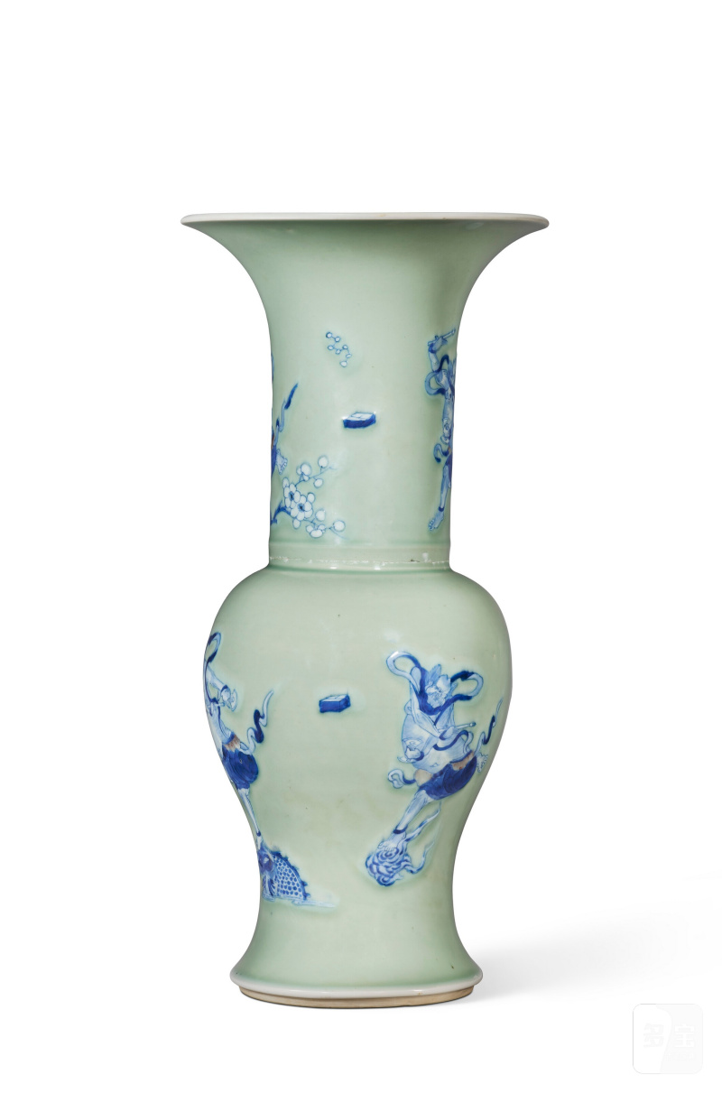 GRAND VASE CORNET EN PORCELAINE ÉMAILLÉE CÉLADON À DÉCOR EN BLEU SOUS COUVERTE ET ROUGE DE CUIVRE DE KUIXING  CHINE, DYNASTIE QING, ÉPOQUE KANGXI (1662-1722) - 图2